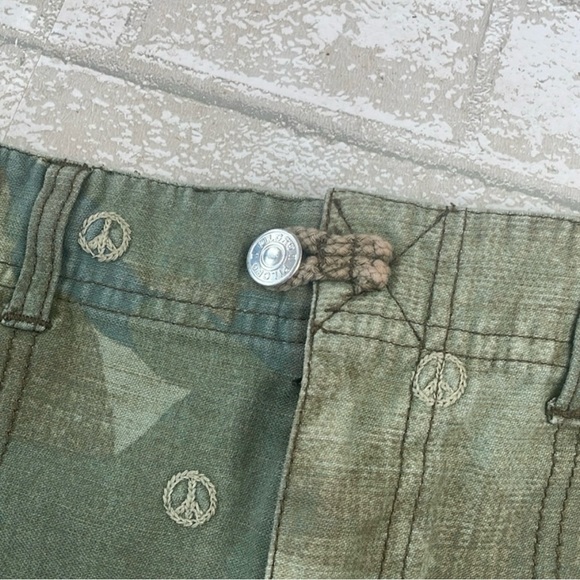 Pilcro green embroidered shorts - Picture 7 of 10